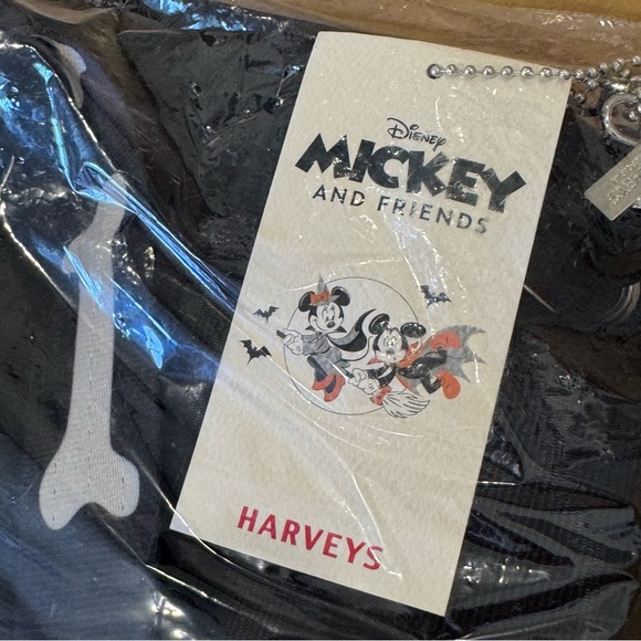 Harveys x Disney Goofy Seatbelt Tote - Picture 4 of 6